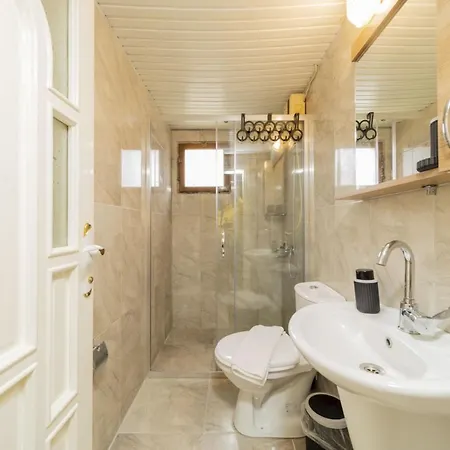 Flat In Near Beaches And Hadrians Appartamento
