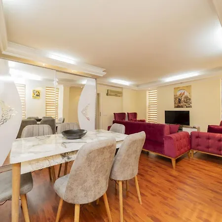 Flat In Near Beaches And Hadrians Apartment